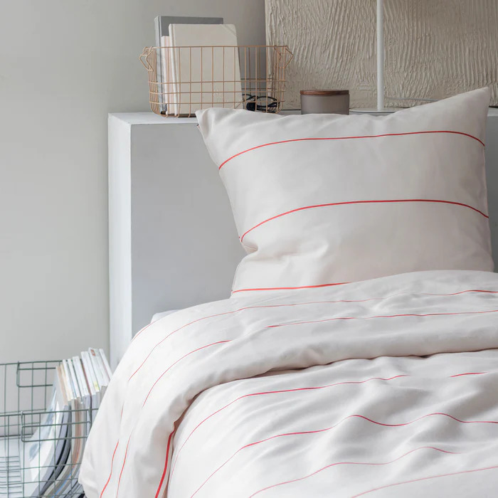 ALIGN sengesæt, Bright red / Sand, 140 x 200 cm