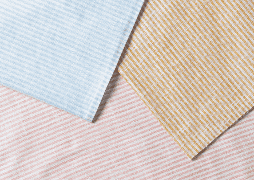 Monochrome Lines Sengetøj 140x200 cm lys blå/hvid 