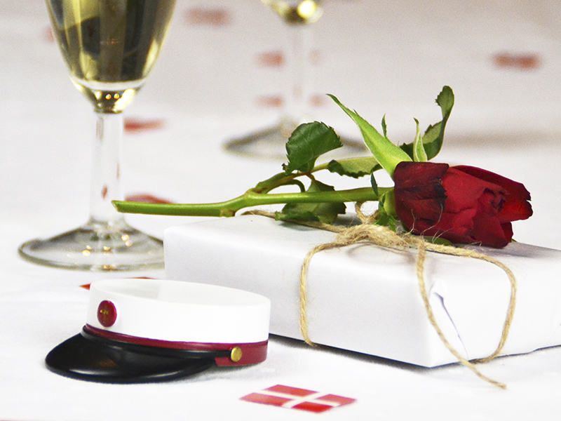 Ophæng/bordpynt, studenterhat, rød