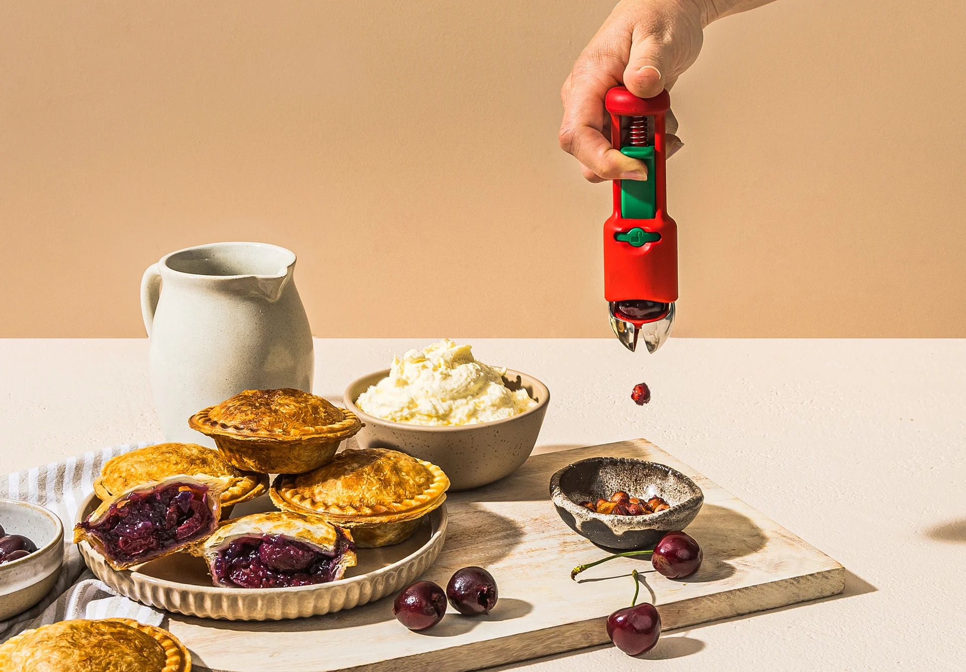 Dreamfarm Hullapit udstener - Rød/Grøn