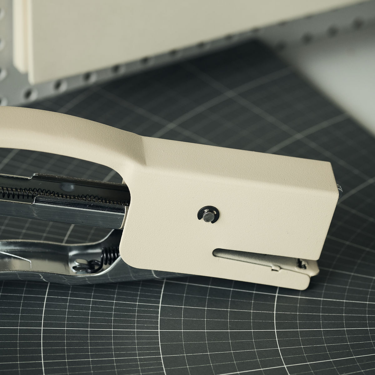 Supply Hæftemaskine, nr. 26/6, ecru*