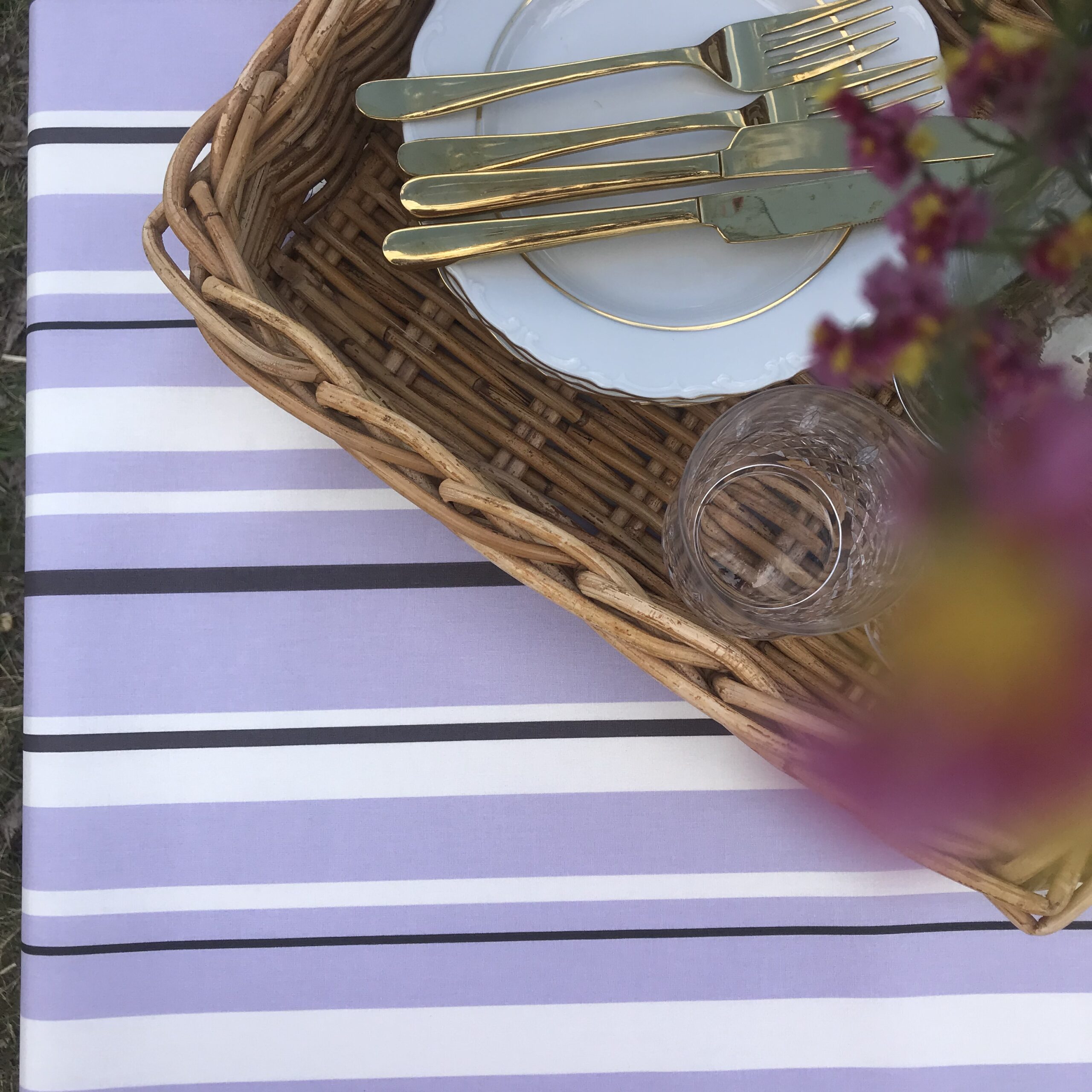 Akryldug med antislip Heno Stripe Lilla - i metermål