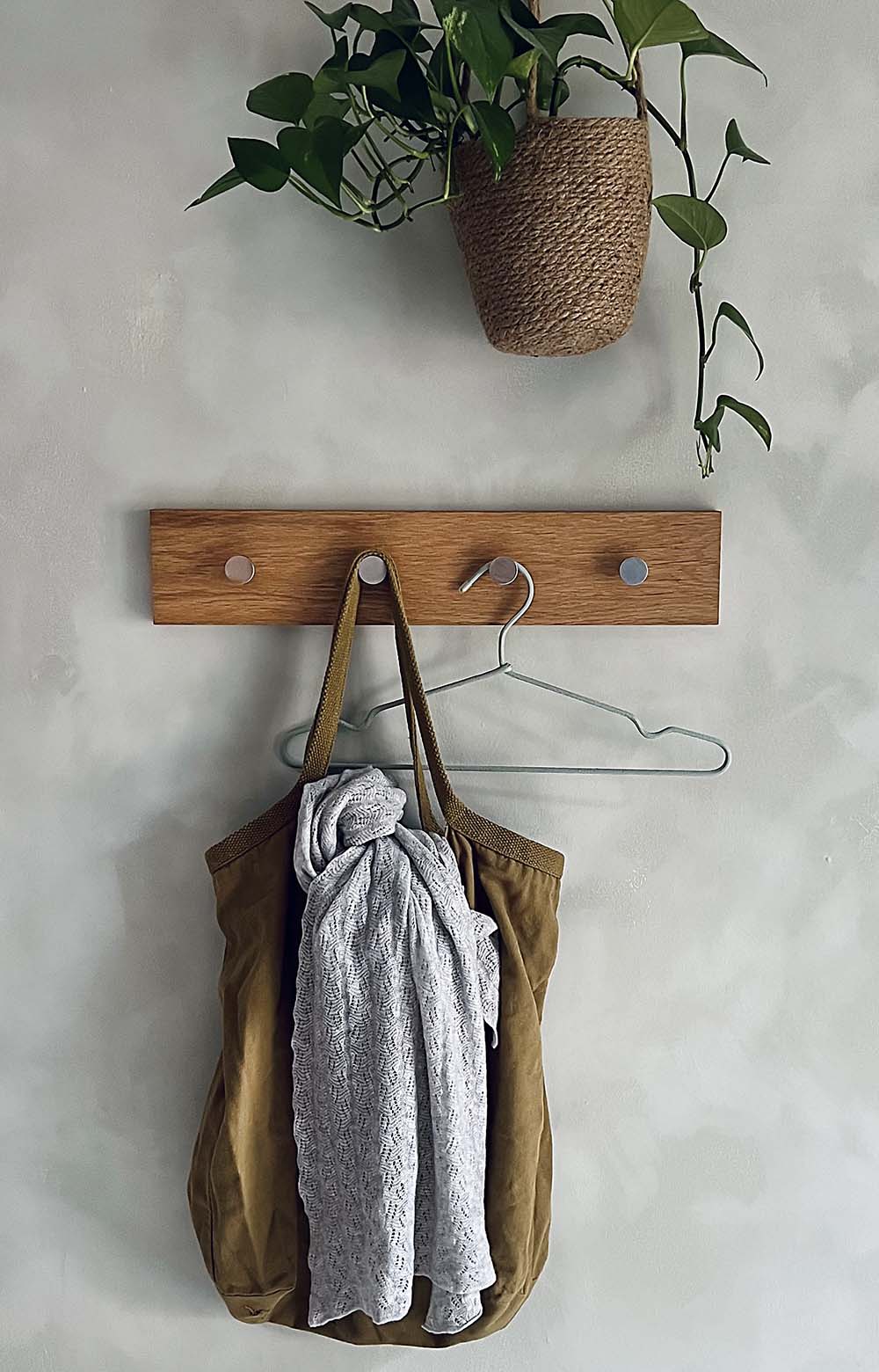 MOUD Home OAK Knagerække Egetræ Med Stål Knager – 50 cm