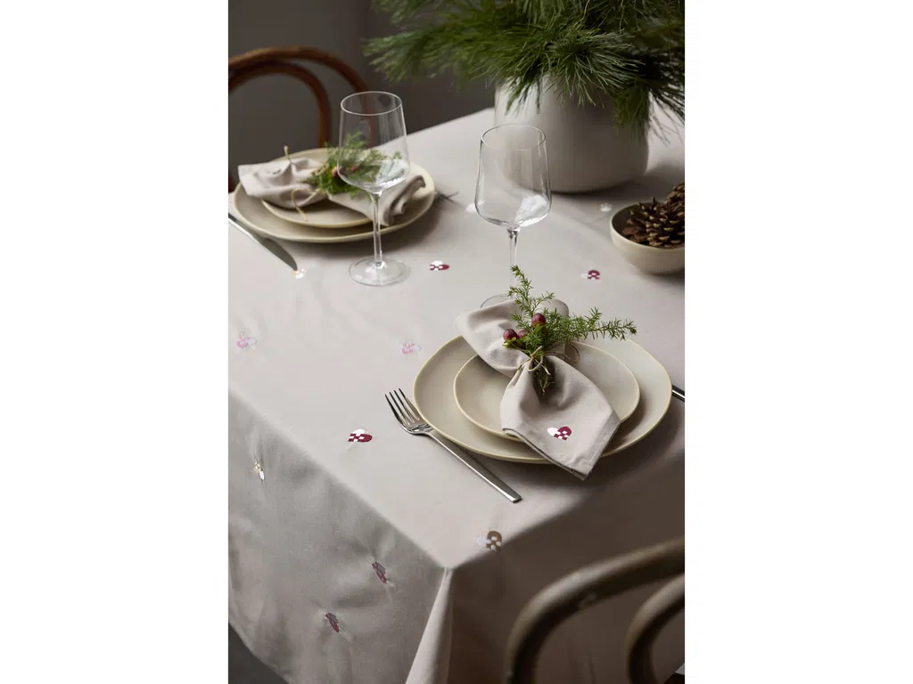 Södahl Christmas Hearts Embroidery Juledug 140 x 220 cm Rose