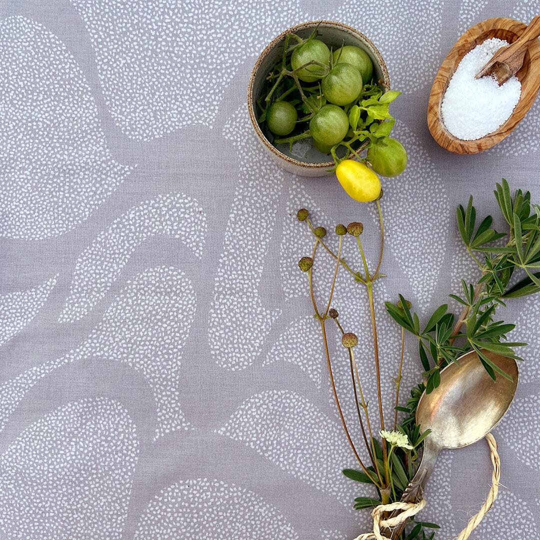 Akryldug med antiskrid – River Granite  – Notes by Susanne Schjerning