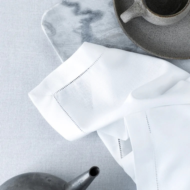 Langkilde & Søn 6 stk Hvide servietter i stof med hulsøm 50 x 50 cm