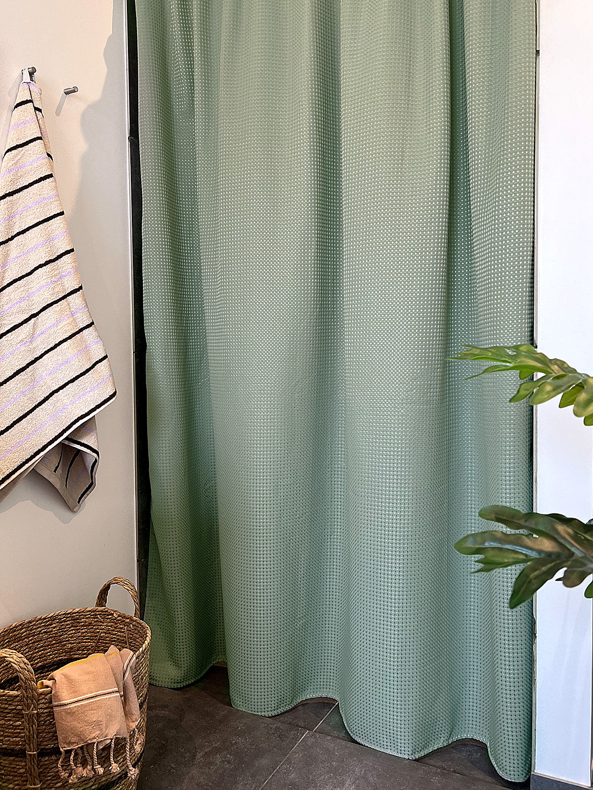 MOUD Home WAFFLE Badeforhæng i army grøn - 180x200 cm