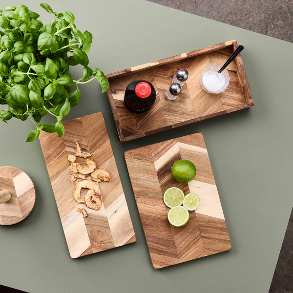 Bakke Sildemønstret akacietræ. 30x15x4.0 cm.