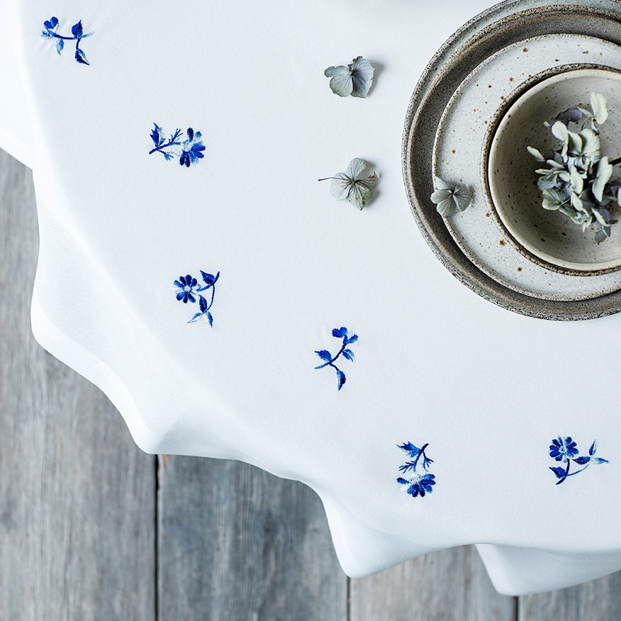 Langkilde & Søn Rund dug med Blå Blomst Ø120cm