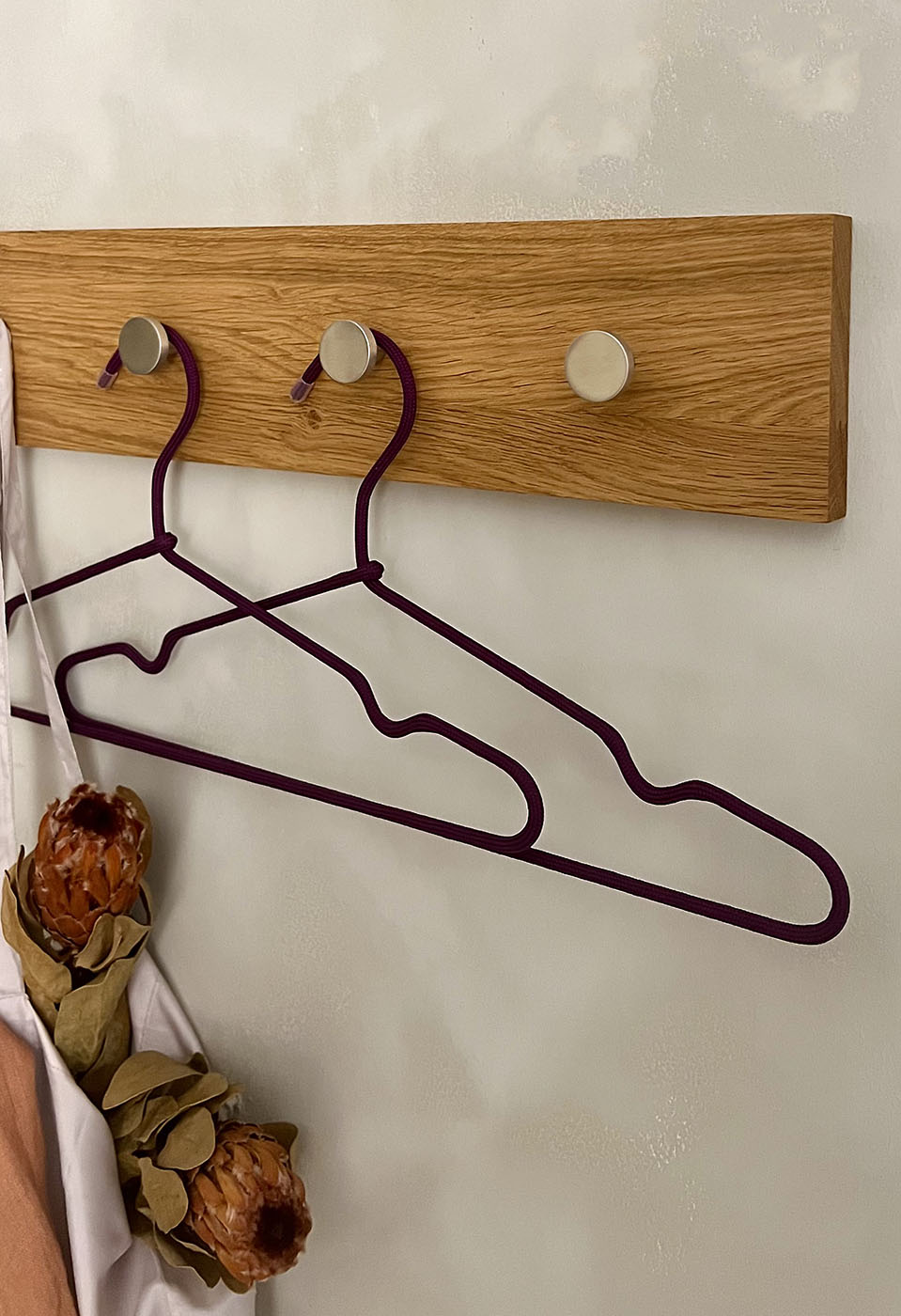 MOUD Home OAK Knagerække Egetræ Med Stål Knager - 70 cm