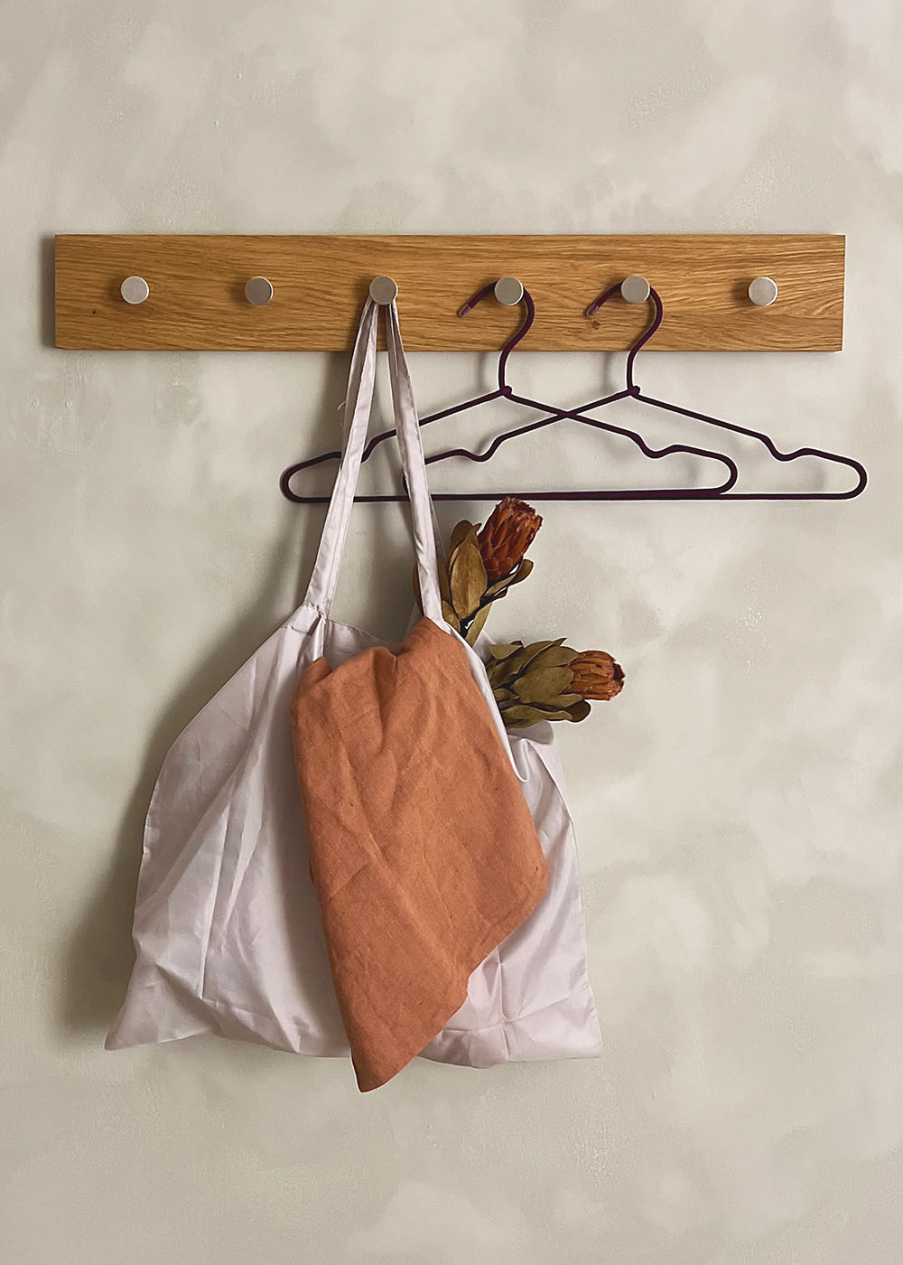 MOUD Home OAK Knagerække Egetræ Med Stål Knager - 70 cm