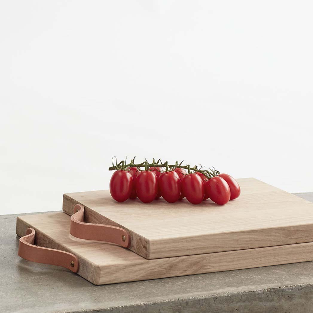 Serveringsbræt med læder strop, Eg - Medium