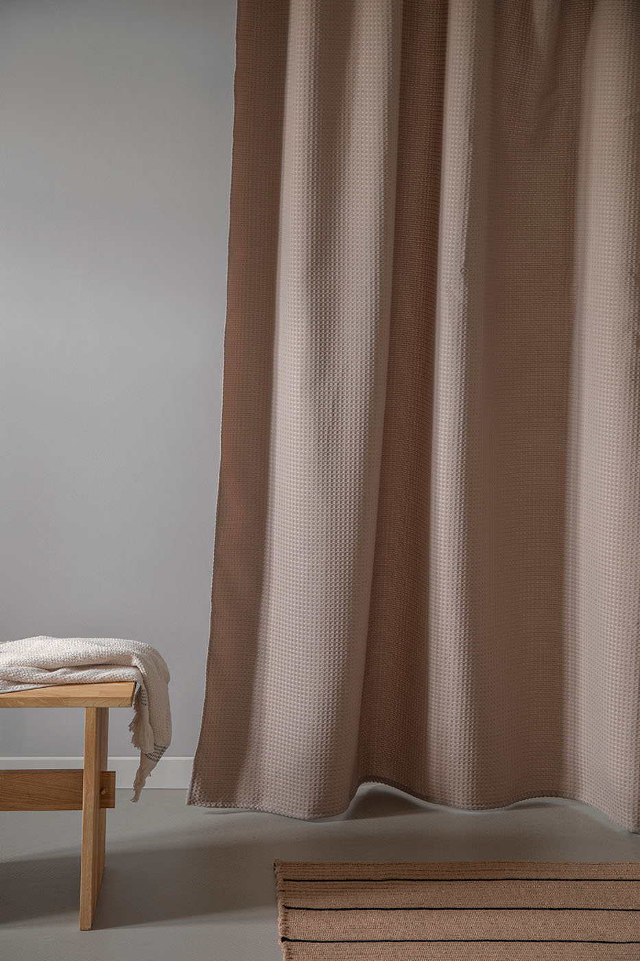 MOUD Home WAFFLE Badeforhæng i khaki - 180x200 cm